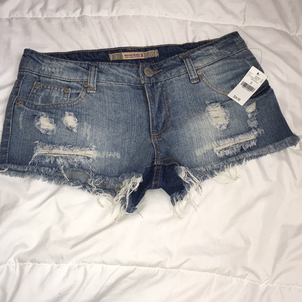 Wet seal booty shorts💋